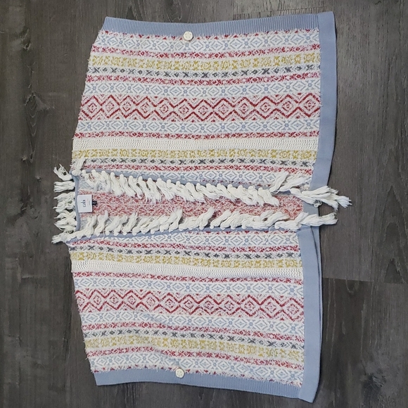 Cabi Love Carol XS/S Boho Fringe Siesta Knit Tassel Fringe Poncho Sweater - Picture 5 of 13